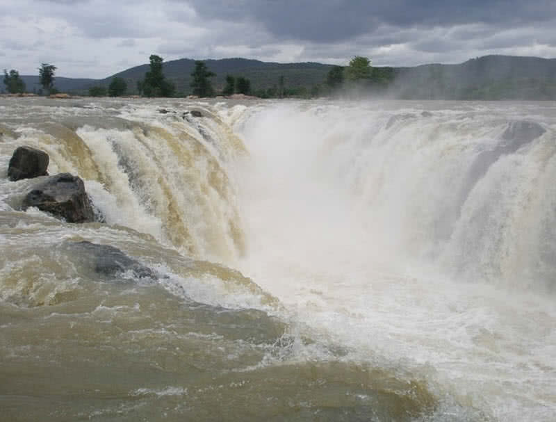 hogenakkal waterfalls, South India