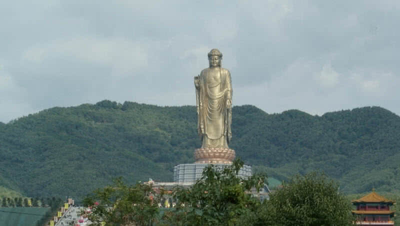 самые высокие статуи в мире